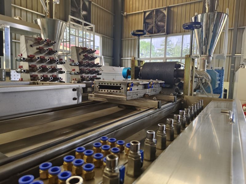 WPC profile extrusion machine